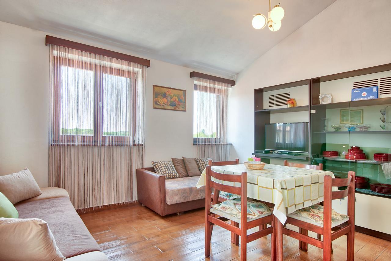 Apartment Maja Štinjan Exteriör bild