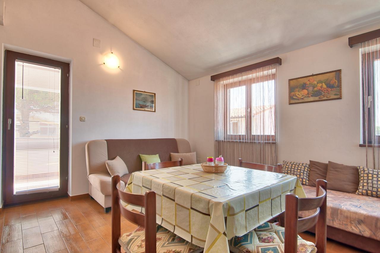 Apartment Maja Štinjan Exteriör bild