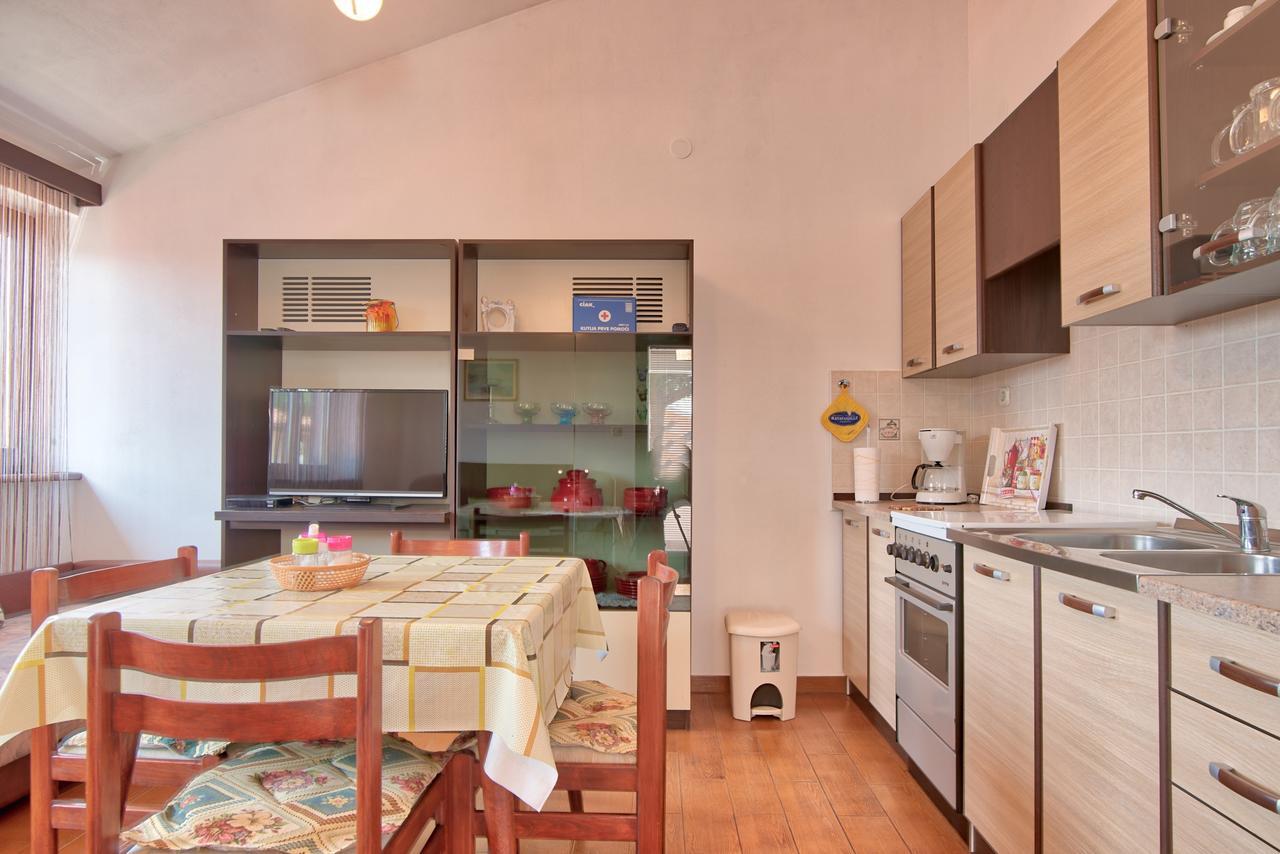 Apartment Maja Štinjan Exteriör bild