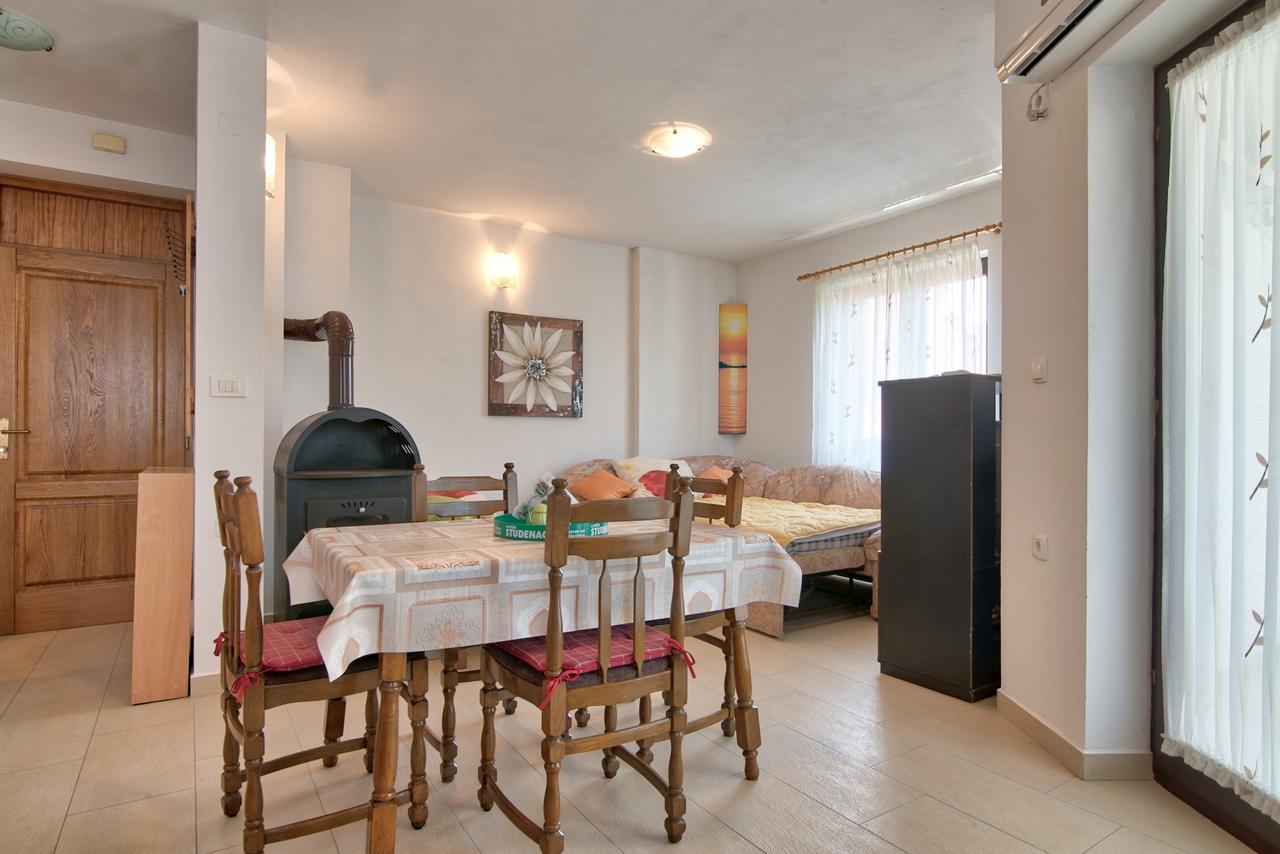 Apartment Maja Štinjan Exteriör bild